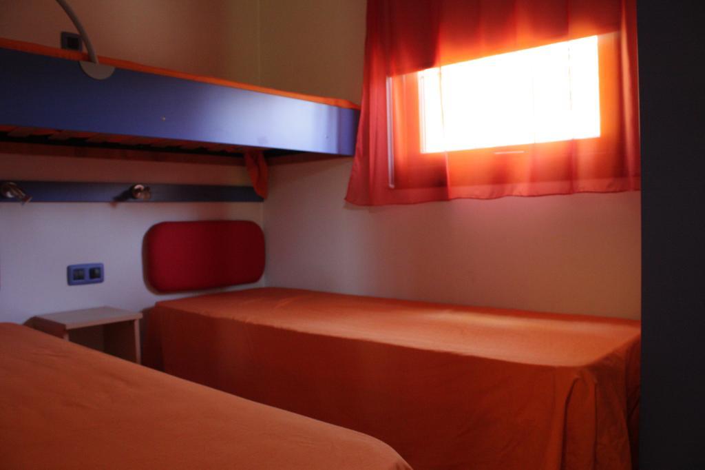 Camping I Melograni Marina Di Bibbona Cameră foto